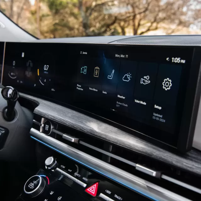 J.D. Power: Top Automotive Tech Drivers Love - Blind Spot Cameras, Smart Climate Control & More